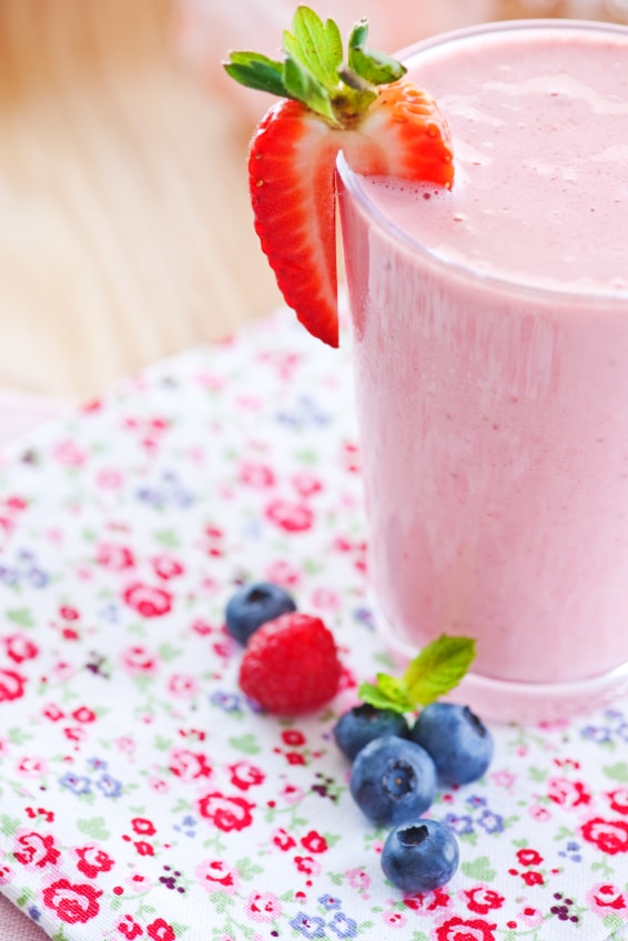 A simple smoothie recipe that includes coconut milk, strawberries and hemp seeds.