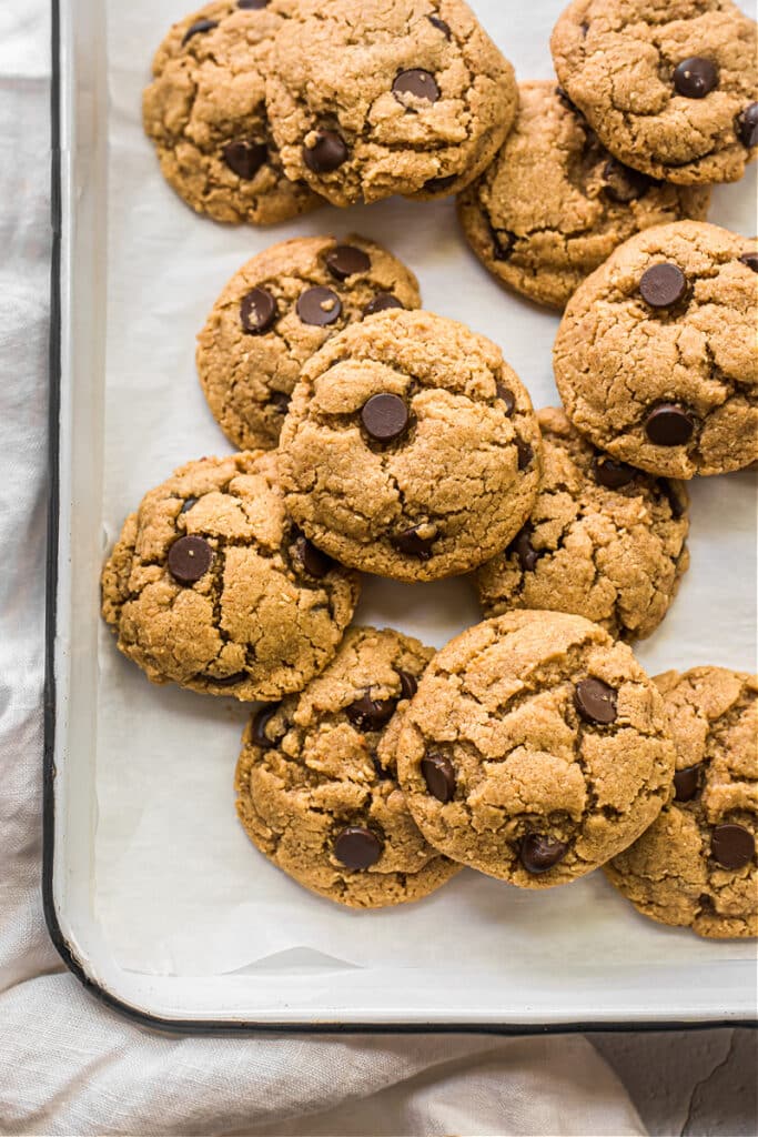 6-Ingredient Peanut Butter Chocolate Chip Cookies (gluten-free)