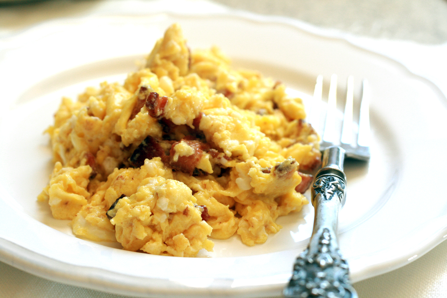 Copycat Just Crack an Egg Microwave Scrambled Eggs • Bread Booze Bacon