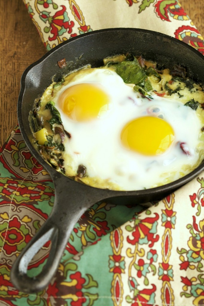 A delicious combination of creamed kale and leeks topped with an egg and baked in the oven. A simple, healthy breakfast to get your day going.