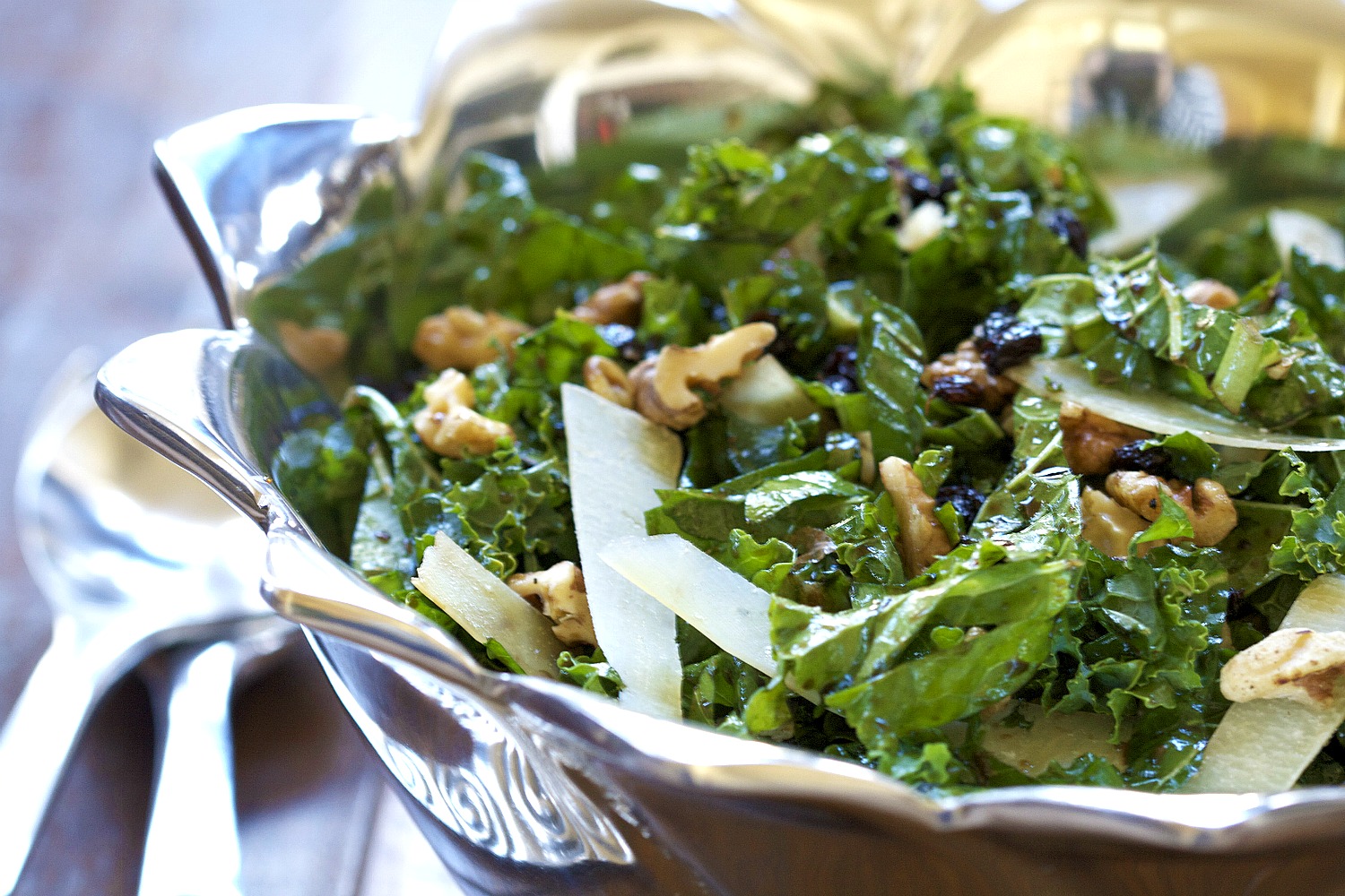 https://deliciouslyorganic.net/wp-content/uploads/2012/01/Kale-Salad-2.jpg