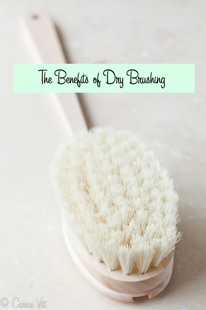 There are many great benefits of dry brushing! Dry brushing may also help our skin detoxify and keep us looking our best.