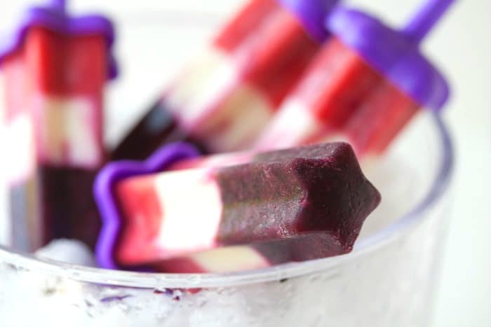 When the heat kicks in, it’s always fun to have some healthy frozen treats on hand! How about homemade firecracker pops?