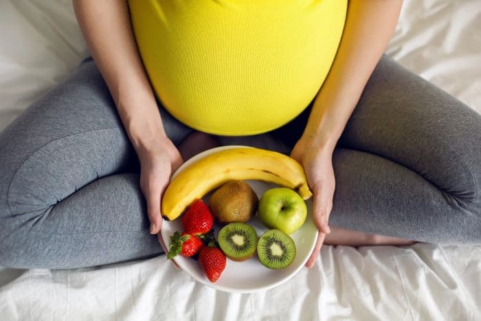 Should Moms Be Able to Eat During Labor + Top Labor Snacks