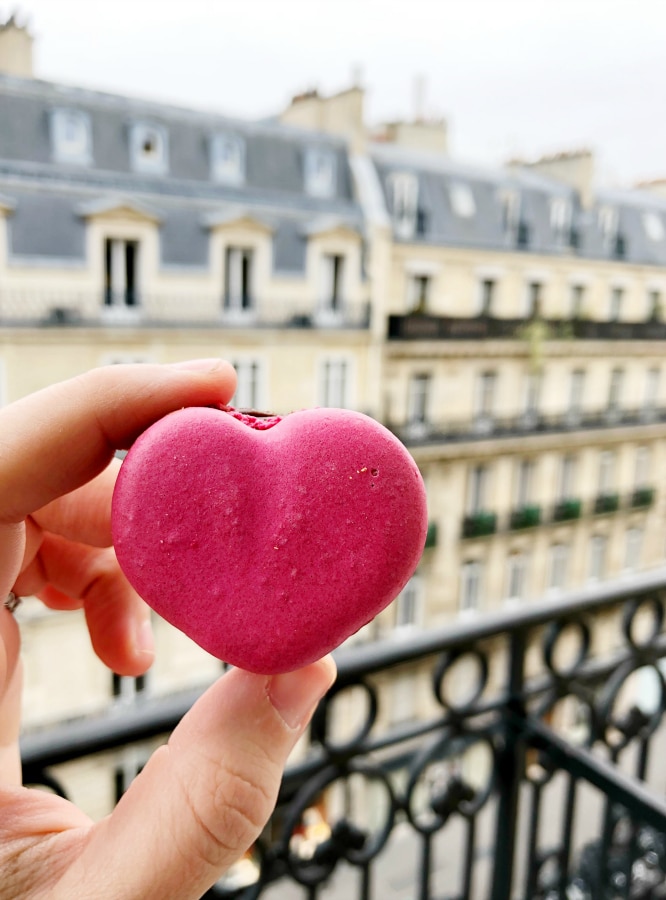 Eating healthy while traveling doesn’t have to be super difficult. Last month we traveled to London and Paris for the girls’ spring break and, with a bit of planning ahead, found all sorts of wonderful healthy (and sometimes healthy-ish) eats!